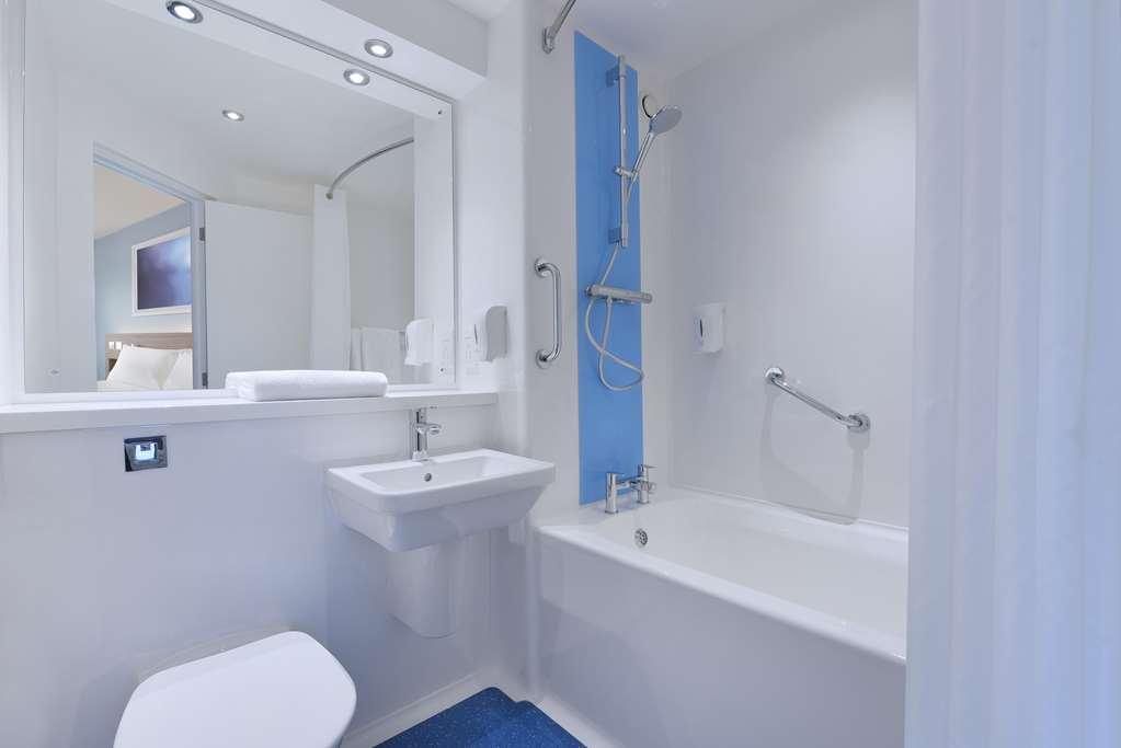 Travelodge Bath Waterside Exteriör bild