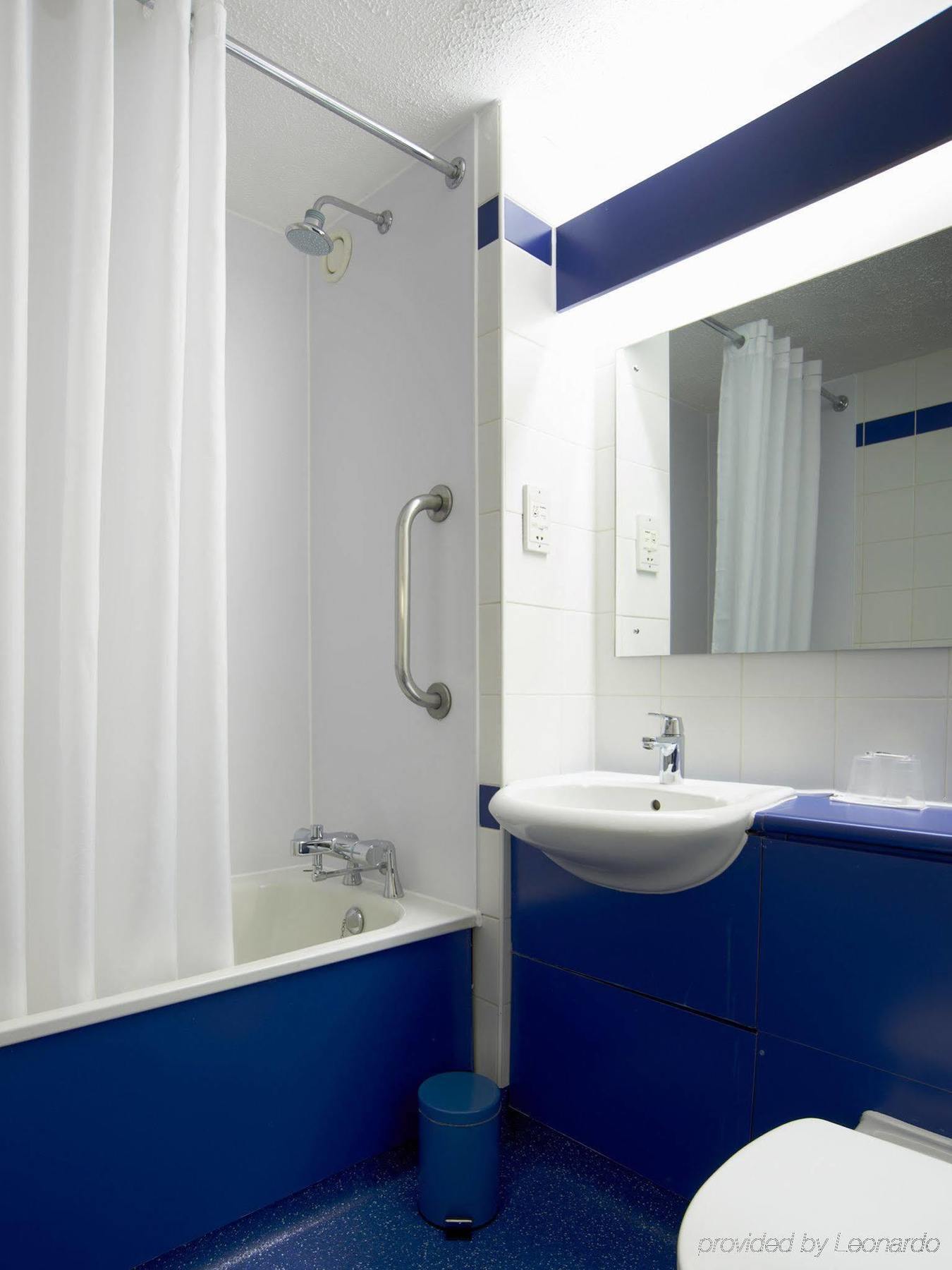 Travelodge Bath Waterside Exteriör bild