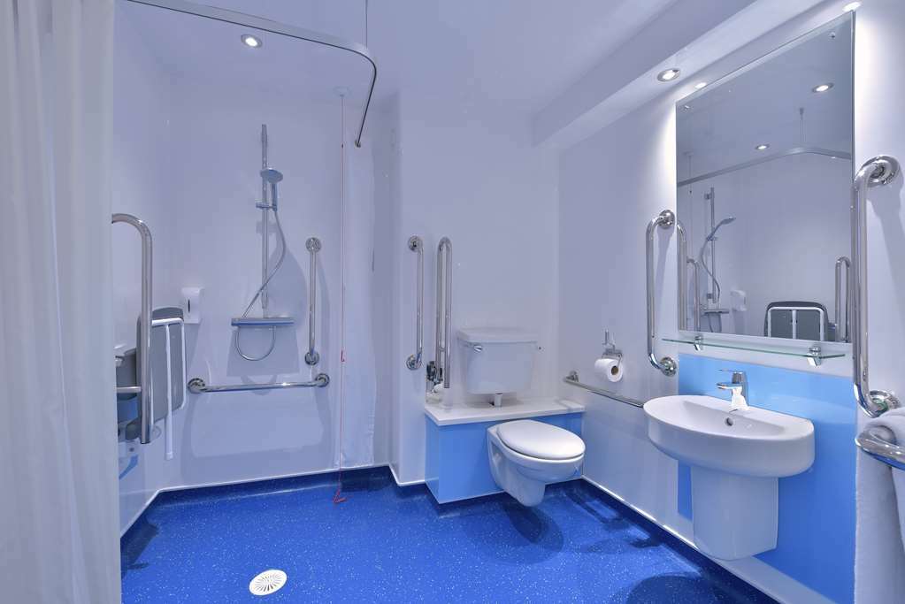 Travelodge Bath Waterside Rum bild